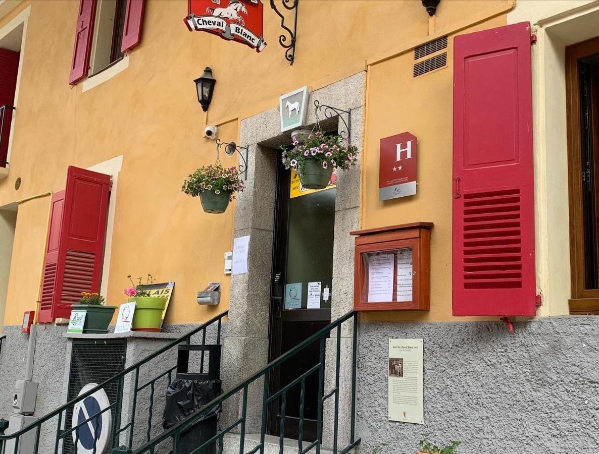 Hotel Du Cheval Blanc Barcelonnette Exterior foto